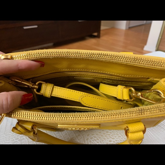 Prada handbag - Picture 2 of 2